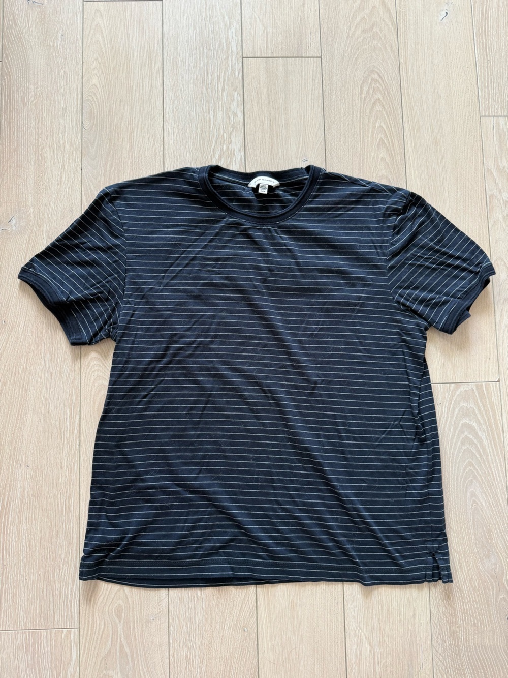Club Monaco Refined Stripe Tee in Navy & White Men’s Size Medium
